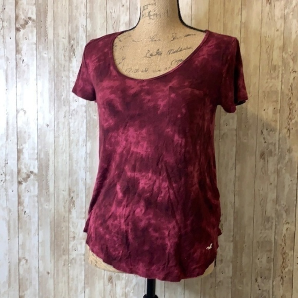 Hollister Maroon Tie Dye Short Sleeved Shirt